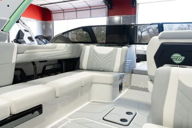 Slide: The Image of Malibu Wakesetter 25 LSV 2026 - 22