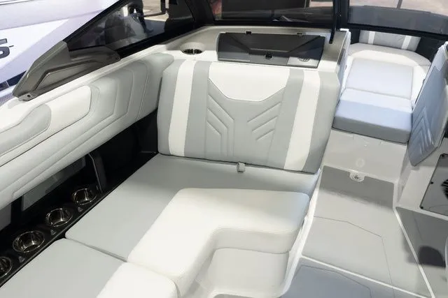 Slide: The Image of Malibu Wakesetter 25 LSV 2026 - 23