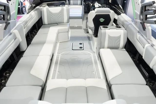 Slide: The Image of Malibu Wakesetter 25 LSV 2026 - 24