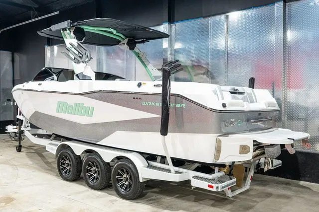 Slide: The Image of Malibu Wakesetter 25 LSV 2026 - 4