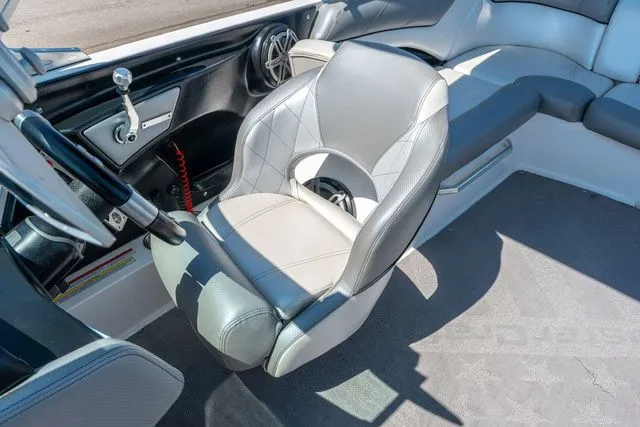 Slide: The Image of MasterCraft X25 2015 - 10