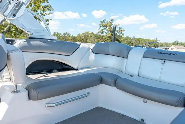 Slide: The Image of MasterCraft X25 2015 - 13