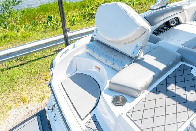 Slide: The Image of MasterCraft X25 2015 - 16