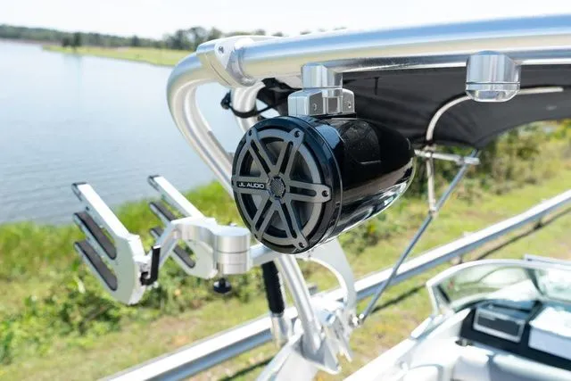 Slide: The Image of MasterCraft X25 2015 - 17