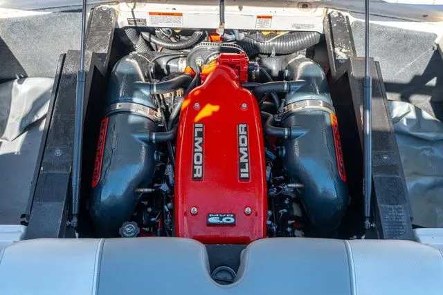 Slide: The Image of MasterCraft X25 2015 - 18