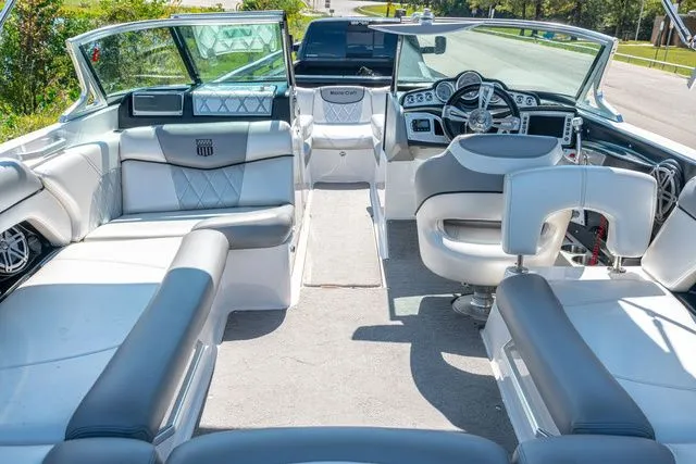 Slide: The Image of MasterCraft X25 2015 - 3