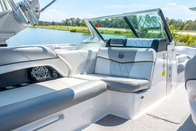 Slide: The Image of MasterCraft X25 2015 - 4