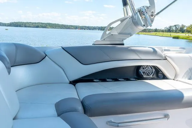 Slide: The Image of MasterCraft X25 2015 - 5