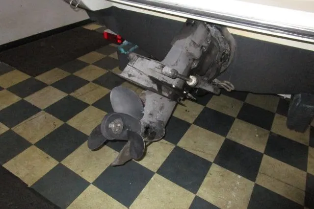 Slide: The Image of 2004 Stingray 240 LR boat propeller on checkered floor background. - 25