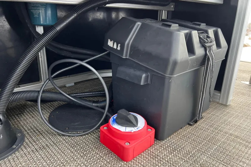 Slide: The Image of Battery compartment and switch on 2019 SunChaser Geneva Fish 20 Cnf boat. - 8