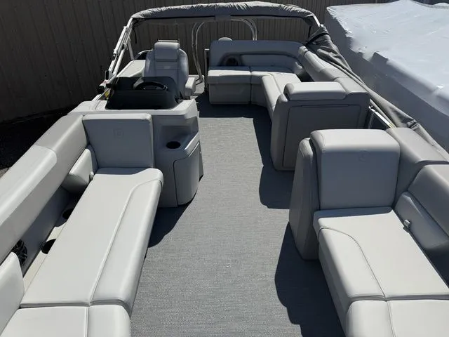 Slide: The Image of Interior of Sweetwater SW2086CPSE pontoon boat, model year 2026. - 4