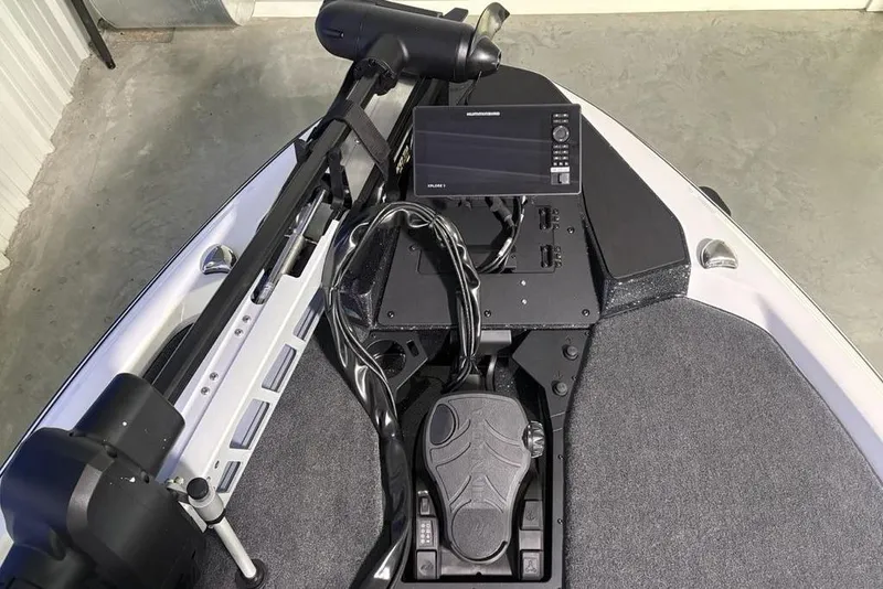 Slide: The Image of 2026 Skeeter ZXE20 boat with advanced navigation system and trolling motor. - 4