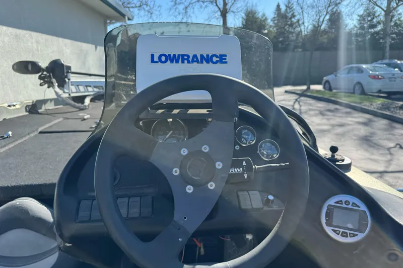 Slide: The Image of 1997 Ranger 488VS boat dashboard with Lowrance fishfinder and steering wheel. - 12