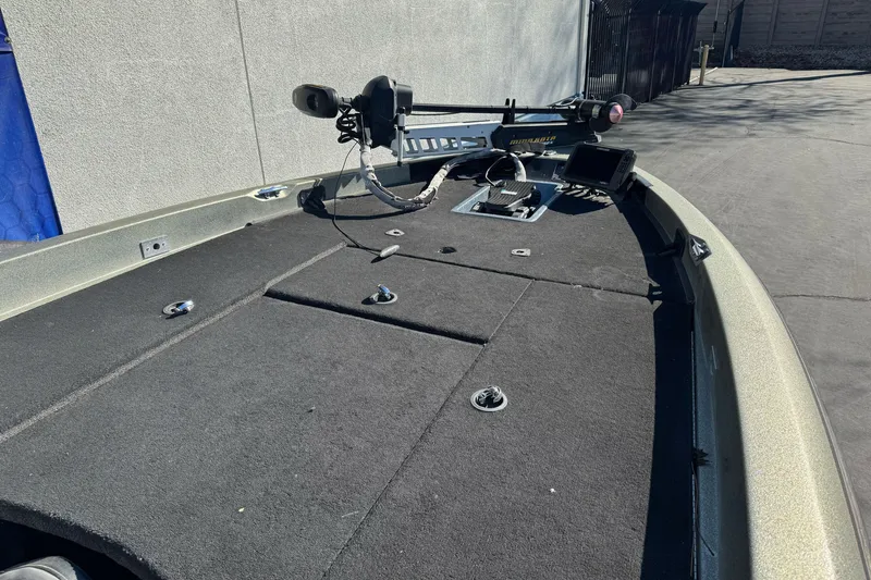 Slide: The Image of 1997 Ranger 488VS boat deck with trolling motor and control panel. - 8