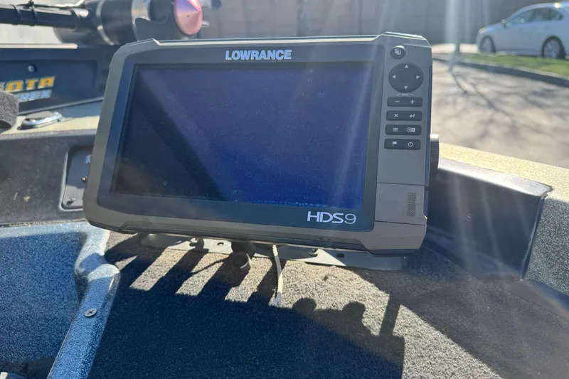 Slide: The Image of Lowrance HDS9 fishfinder on 1997 Ranger 488VS boat dashboard, sunny day. - 9