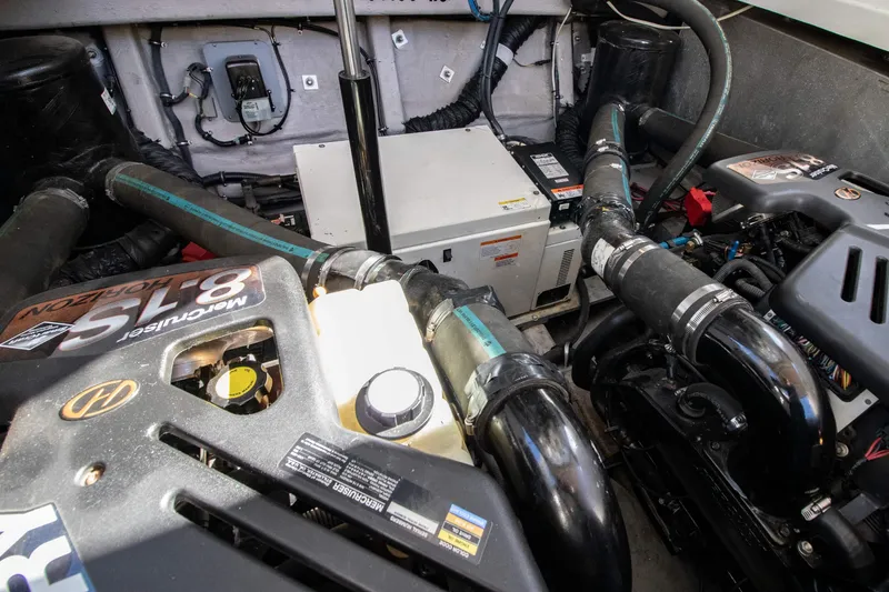 Slide: The Image of 2002 Wellcraft 3300 Martinique engine compartment view. - 24