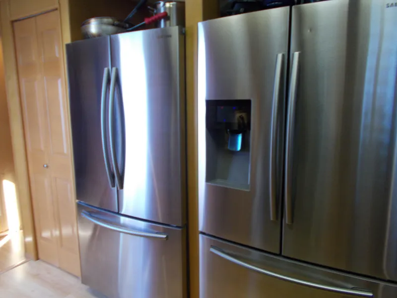 Slide: The Image of Stainless steel refrigerators in a Sumerset Lake Bumz 2005 kitchen. - 16