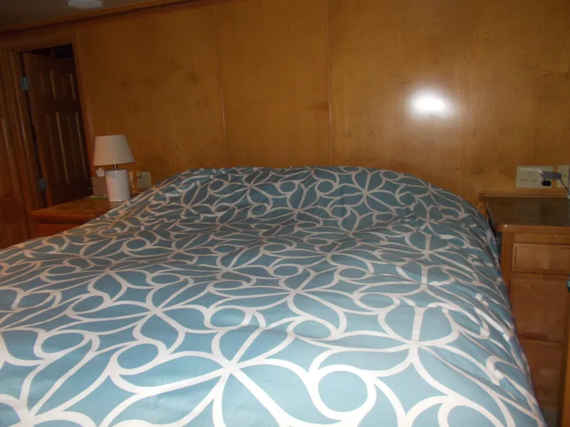 Slide: The Image of Sumerset Lake Bumz 2005 houseboat bedroom with patterned bedspread and wooden walls. - 29