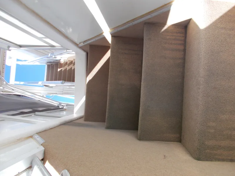 Slide: The Image of Staircase on 2005 Sumerset Lake Bumz houseboat. - 35