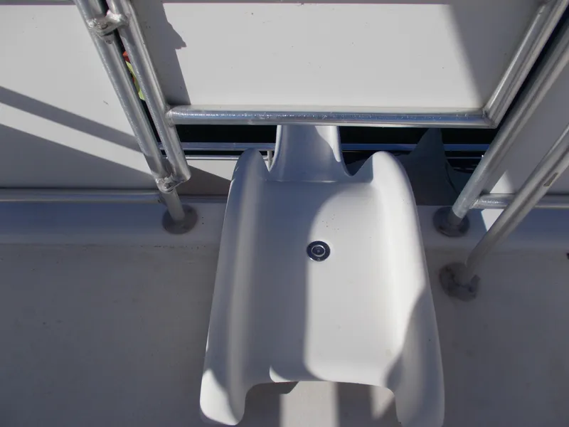 Slide: The Image of 2005 Sumerset Lake Bumz boat deck with white step and metal railings - 43
