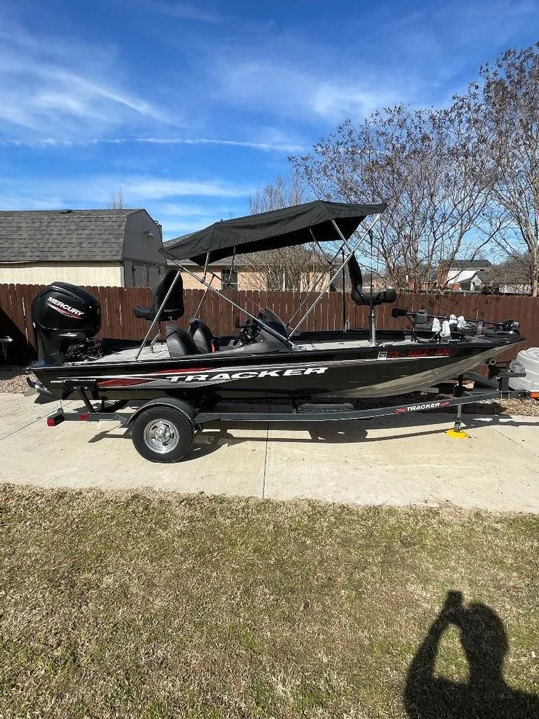 The Image of Tracker 175 TXW 2021 - 0