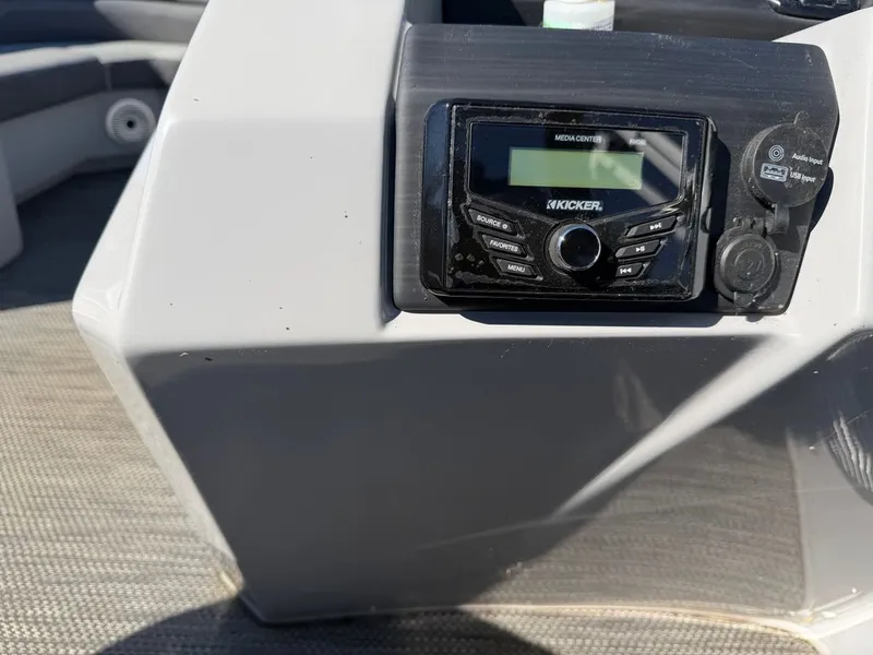 Slide: The Image of 2023 Bennington SX 22 boat console with Kicker media center. - 11
