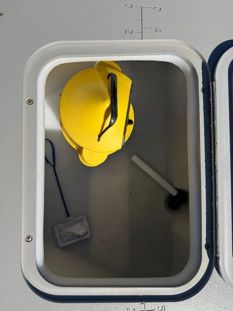 Slide: The Image of Yellow canister in Bennington SX 22 boat hatch, 2023 model. - 24