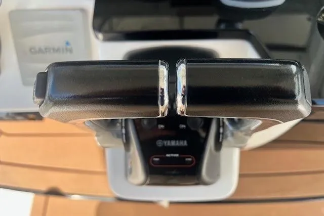 Slide: The Image of Throttle controls on a 2018 Everglades 335 Center Console boat with Yamaha system. - 25