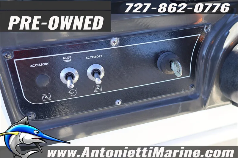 Slide: The Image of Control panel of a pre-owned 2022 Bayliner VR4 Bowrider OB boat. - 18