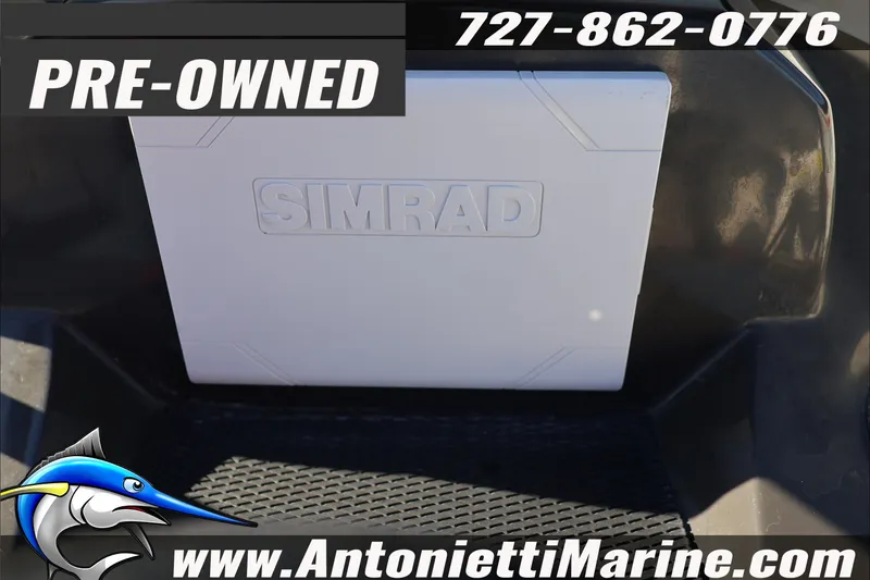Slide: The Image of Pre-owned 2022 Bayliner VR4 Bowrider OB with Simrad equipment, Antonietti Marine. - 19