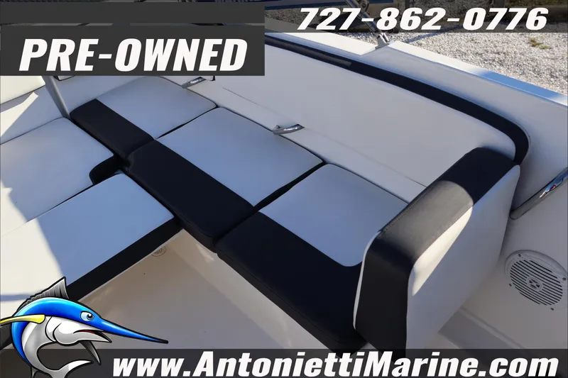 Slide: The Image of Pre-owned 2022 Bayliner VR4 Bowrider OB boat interior seating, Antonietti Marine. - 22