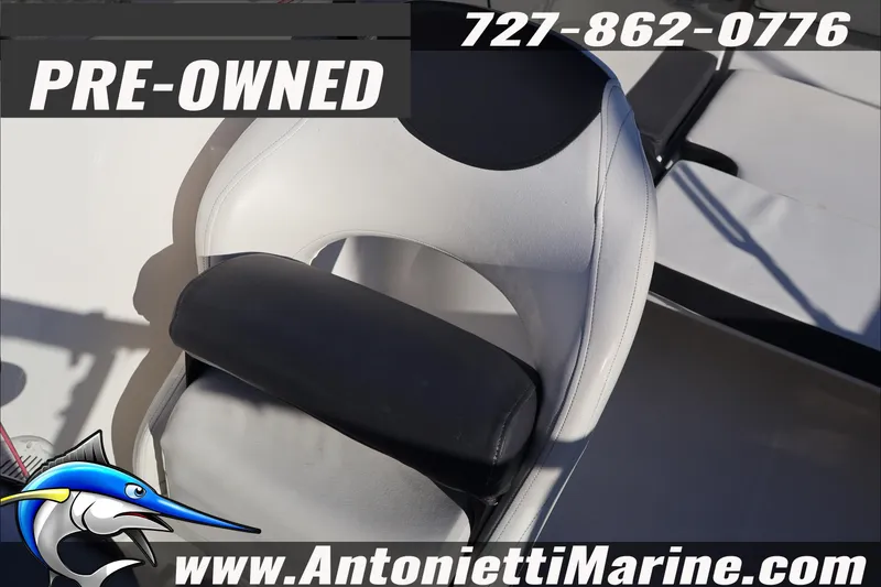 Slide: The Image of Pre-owned 2022 Bayliner VR4 Bowrider OB boat seat, Antonietti Marine contact details. - 23