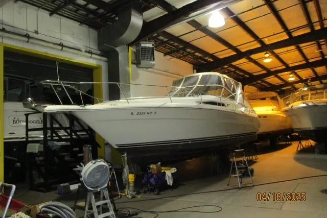 The Image of 1990 Sea Ray Sundancer 310 boat in indoor storage facility. - 0