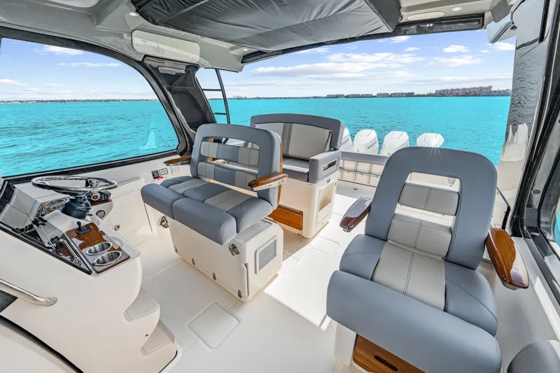 Slide: The Image of Boston Whaler 380 Realm 2026 - 52