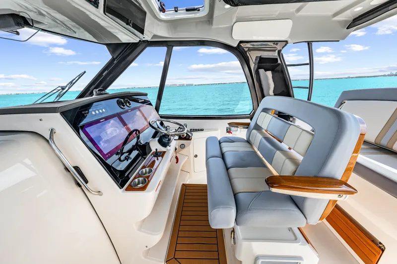 Slide: The Image of Boston Whaler 380 Realm 2026 - 53