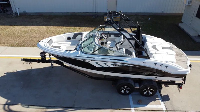 Slide: The Image of Chaparral 21 H2O Sport 2014 - 12