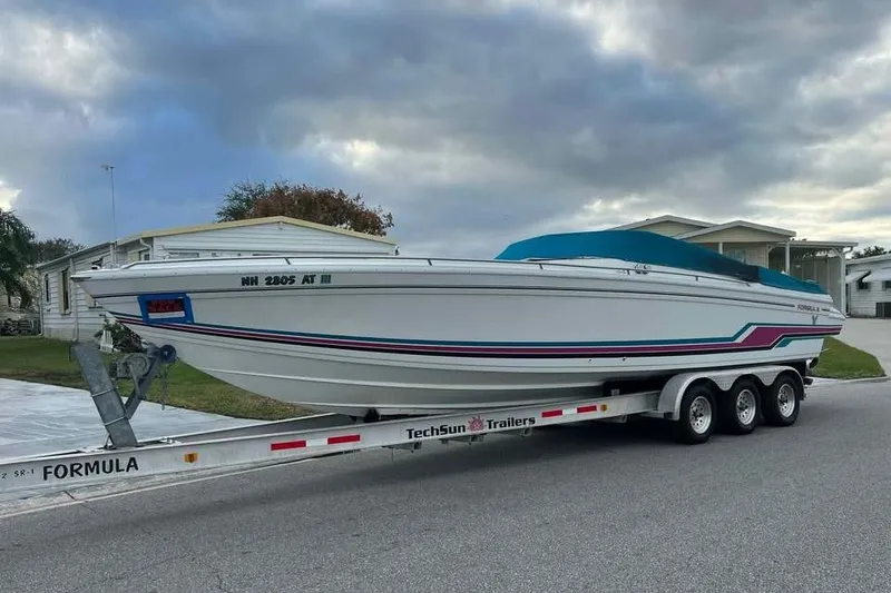 The Image of 1989 Formula 292 SR-1 speedboat on trailer, parked on street, viewed from above. - 0