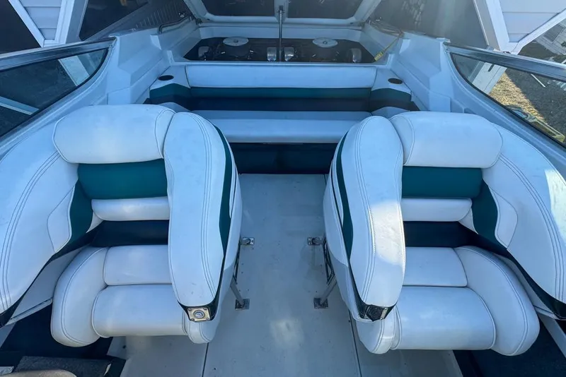 Slide: The Image of 1989 Formula 292 SR-1 boat interior with white and teal seating. - 28