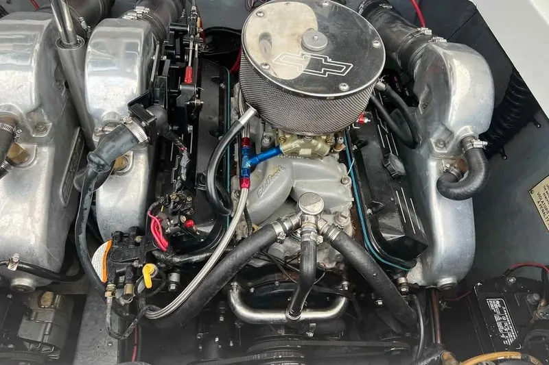 Slide: The Image of 1989 Formula 292 SR-1 engine with Chevrolet air filter and visible components. - 33