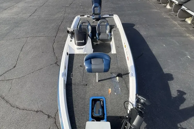 Slide: The Image of 1997 Javelin 400 SE boat with blue seats and Garmin equipment on a paved surface. - 28