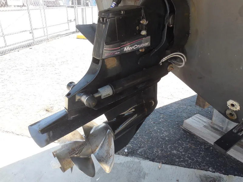Slide: The Image of MerCruiser outdrive on 2007 Sea Ray 290 Sundancer boat, close-up view. - 19