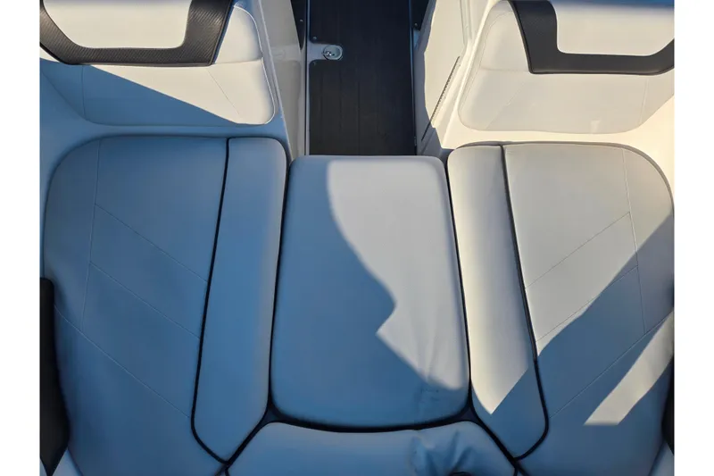Slide: The Image of 2014 Yamaha Boats AR192 interior seating, featuring sleek, modern design and comfortable upholstery. - 17