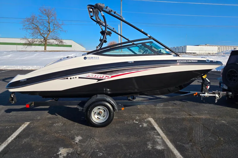 Slide: The Image of 2014 Yamaha Boats AR192 on trailer, parked in snowy lot under clear blue sky. - 4