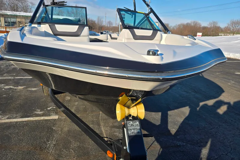 Slide: The Image of 2014 Yamaha Boats AR192 on trailer, parked outdoors on a sunny day. - 6