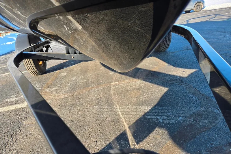 Slide: The Image of 2014 Yamaha Boats AR192 on trailer, close-up view of hull and wheels. - 7