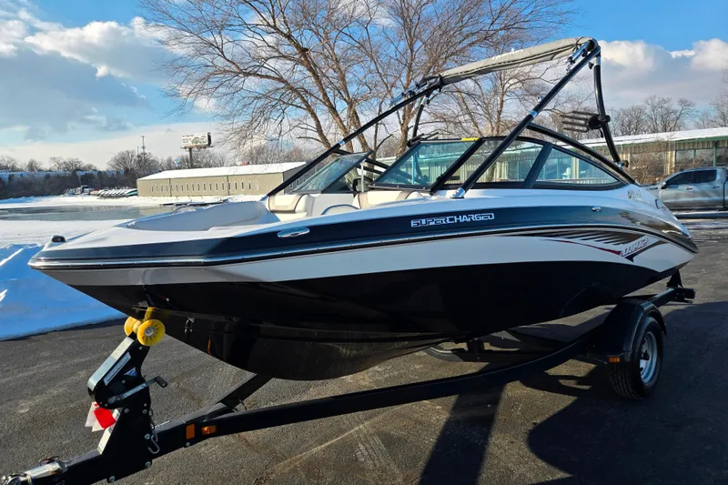Slide: The Image of 2014 Yamaha Boats AR192 on trailer, parked outdoors, under clear blue sky. - 8