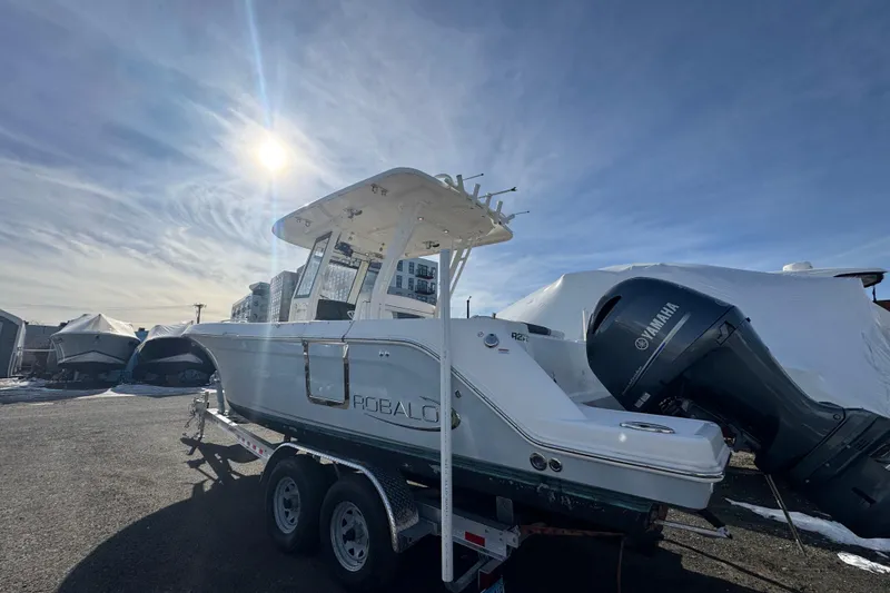 The Image of Robalo R272 Center Console 2020 - undefined