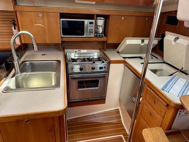 Slide: The Image of Catalina 350 MkII 2008 - 25