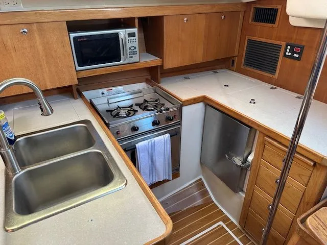 Slide: The Image of Catalina 350 MkII 2008 - 26