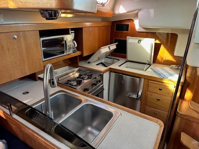 Slide: The Image of Catalina 350 MkII 2008 - 27